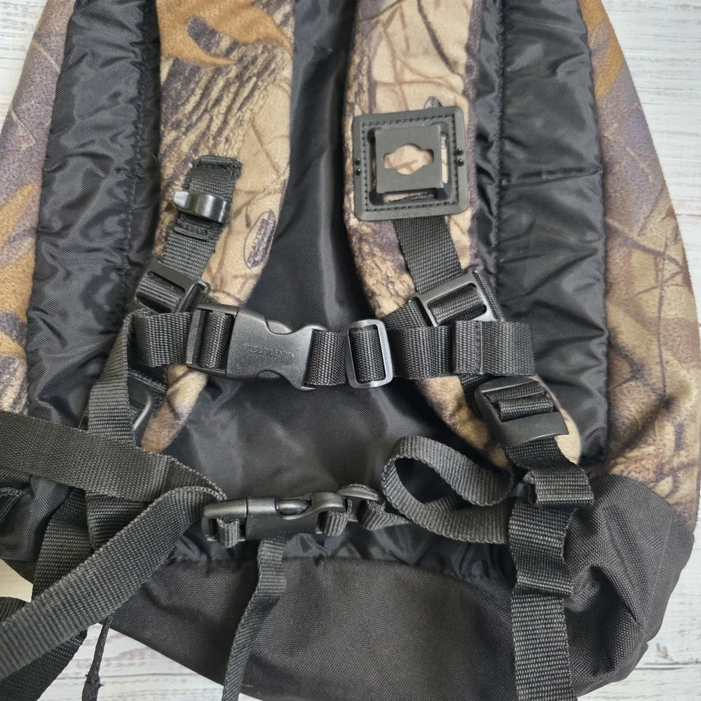 Fieldline Realtree Hardwood Camouflage Hunting Backpack‎ Soft Zipper Issue Hole